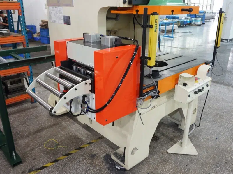 Сервоприводная подача NC серии C со схемой роликов 1 плюс 1